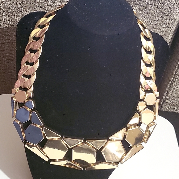 Jewelry - NWOT Chunky gold tone necklace and Bracelet